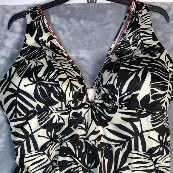 Lane Bryant No Wire Plunge Neck High Leg One Piece Swimsuit Black/White Size 22 - Picture 2 of 6